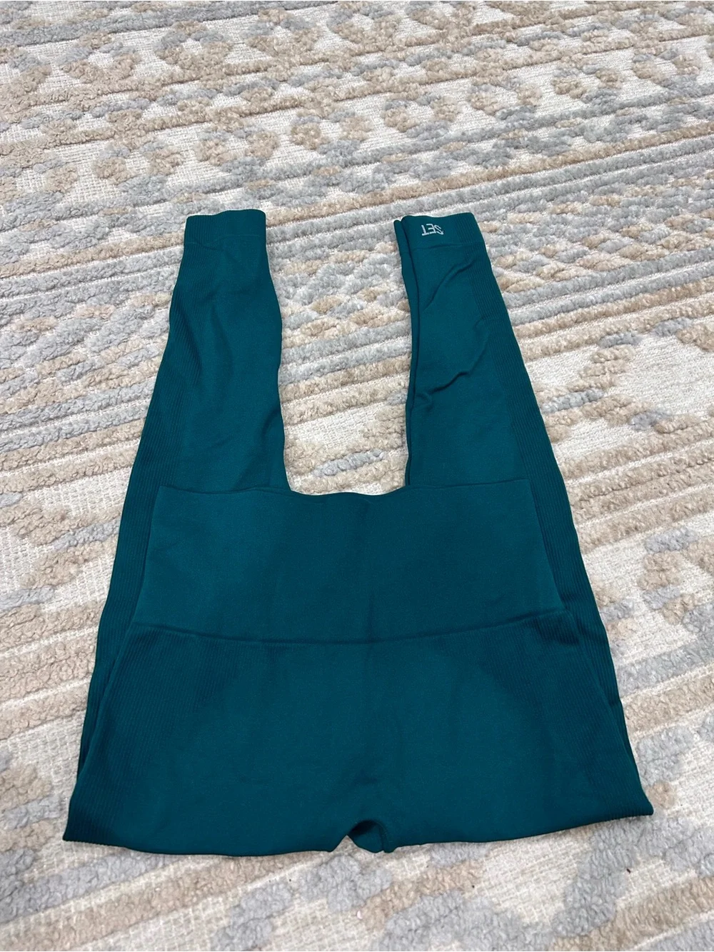 N/A dark green